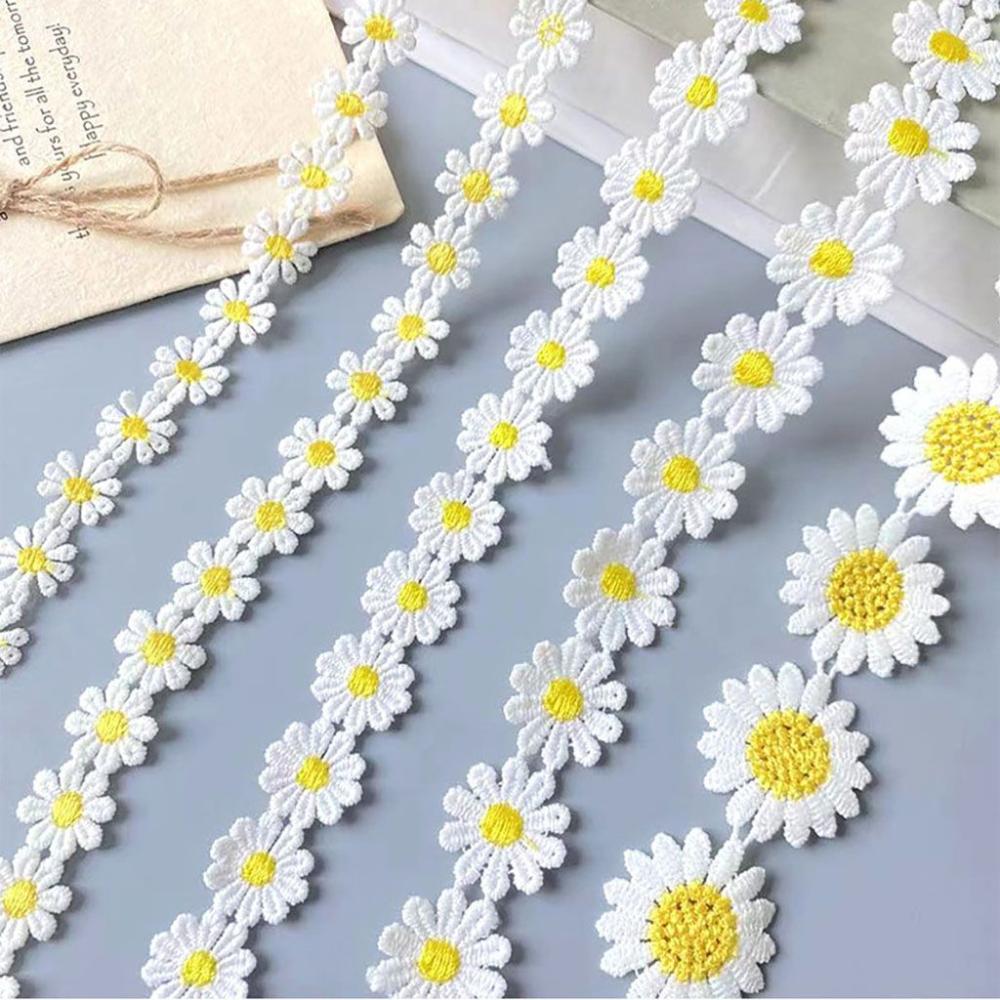 Beautiful White Embroidered Da - огляд і ціна Embroidery Daisy Flower